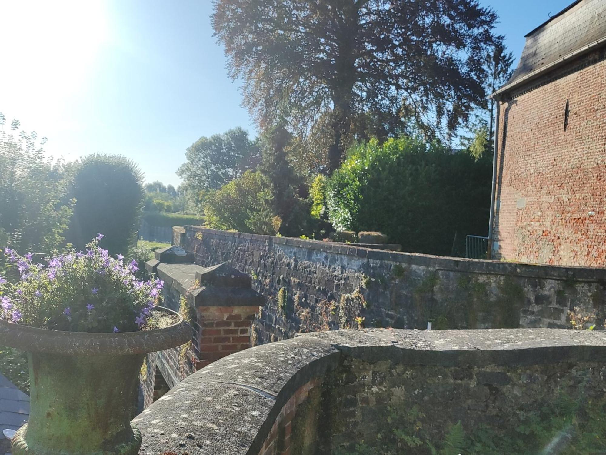 Le Relais Napoleon Bed & Breakfast Avesnes-sur-Helpe Exterior foto